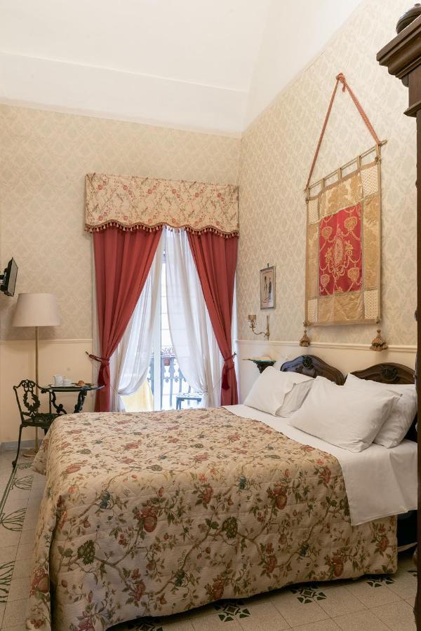 Carafa Di Maddaloni Residenza Di Charme Hotel Napels Buitenkant foto