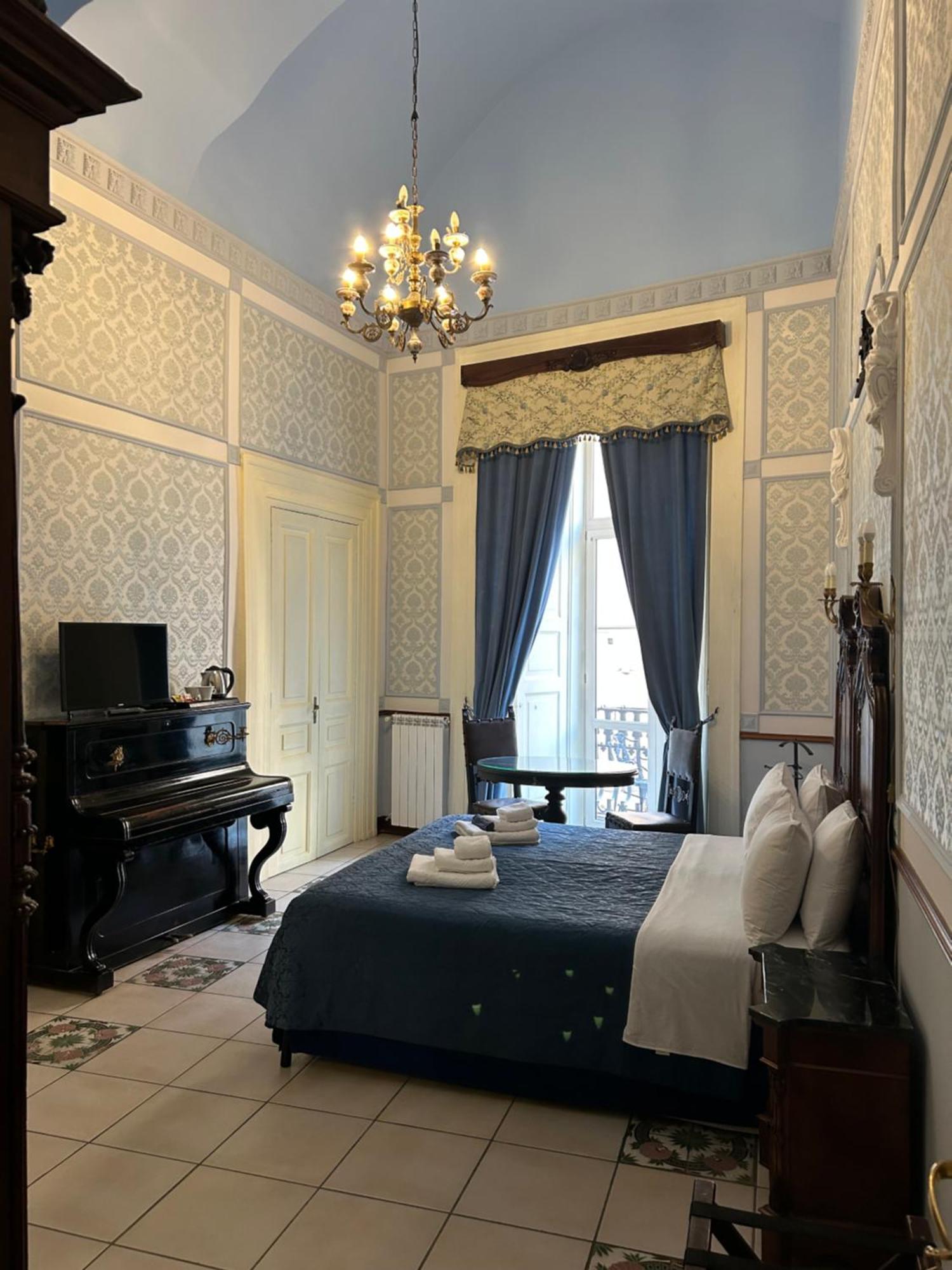 Carafa Di Maddaloni Residenza Di Charme Hotel Napels Buitenkant foto