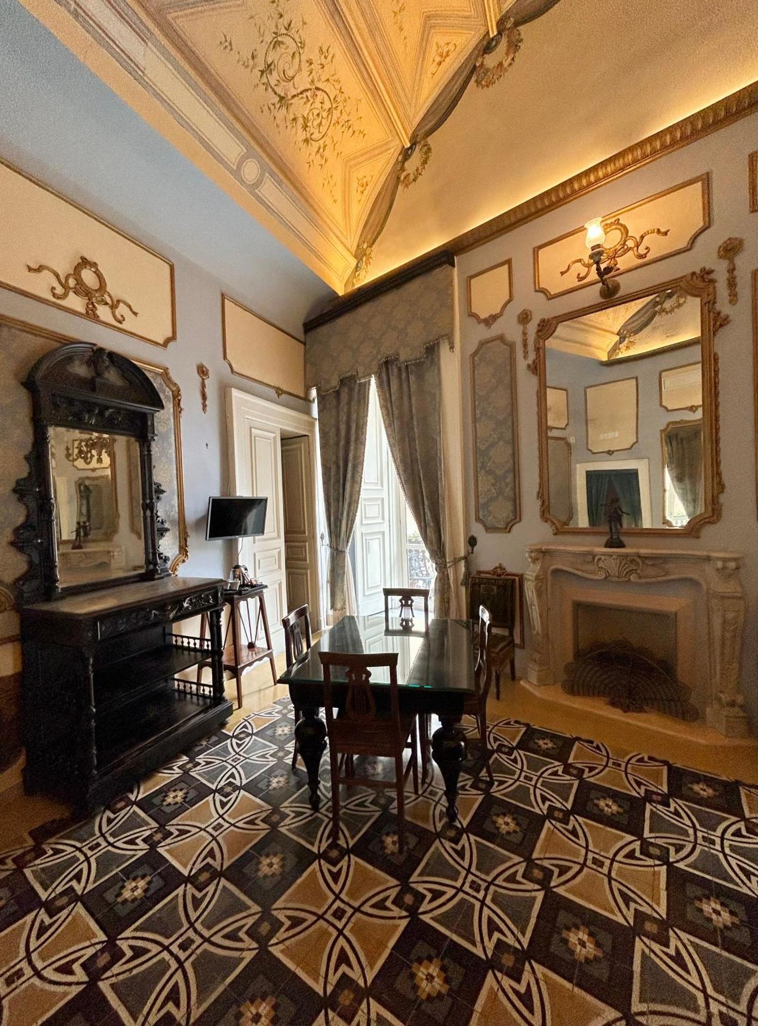Carafa Di Maddaloni Residenza Di Charme Hotel Napels Buitenkant foto